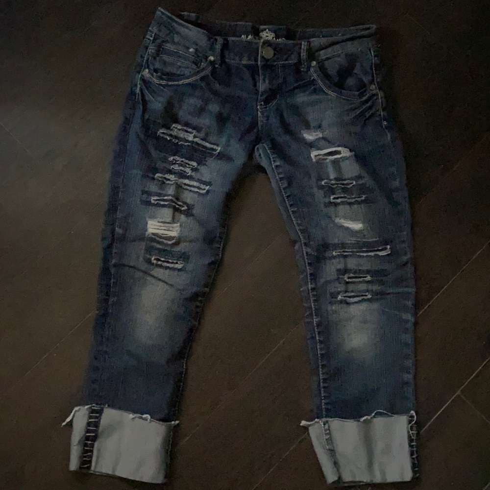 Almost famous ripped Capri jeans
